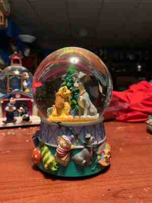 Disney Enesco Lady And The Tramp Dog Christmas Tree Music Deck Halls Snow Globe