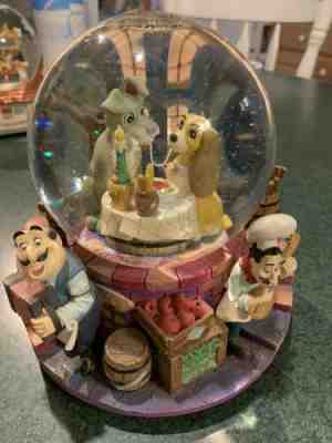 VINTAGE DISNEY LADY AND THE TRAMP MUSICAL SNOWGLOBE "BELLA NOTTE"