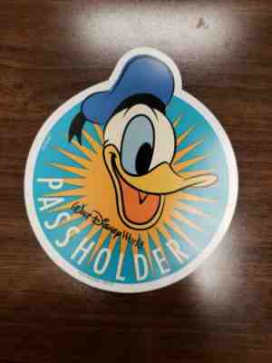 NEW Authentic 2018 Walt Disney World Donald Duck Annual Passholder Magnet Mickey