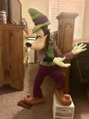 GOOFY DISNEY STORE DISPLAY PROP FIGURE STATUE HUGE