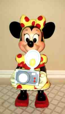 1991-WALT DISNEY STORE-PROP DISPLAY SIGN FIGURE- MINNIE MOUSE W CAMERA-ORG 27