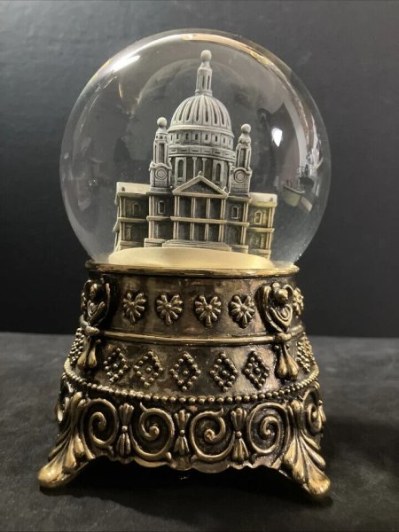 RARE Disney Musical Snow Globe St. Paul's Cathedral Mary Poppins FEED THE BIRDS
