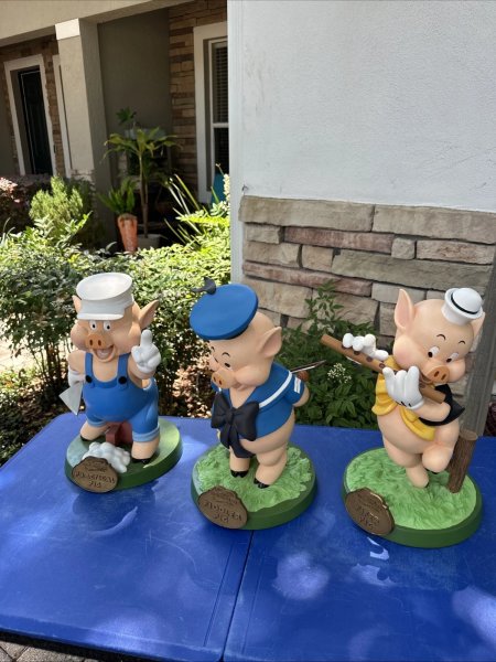 3 HTF Disney Three Little Pig statues 75th Anniv 15