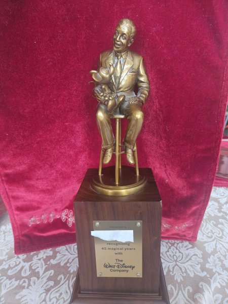 RARE Disney World Cast Member 45 Year Service Award Walt & Mickey Statue & Pin