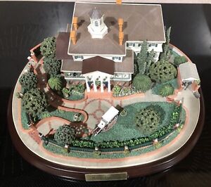 Olszewski Disneyland Haunted Mansion with 3 scenes Brand New with COA