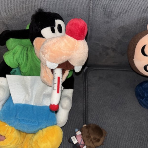 Rare Walt Disney Store Mickey Mouse Plush Goofy Sick Tissues Green Bathrobe VHTF