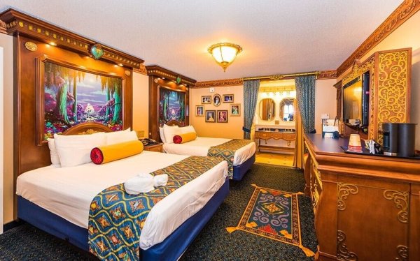 ROYAL ROOMS PORT ORLEANS RESORT Original Disney Prop ~COMPLETE Room Package