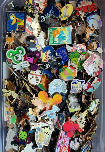 Authentic Guaranteed Mystery Disney Pin Lot Of 100 Wdw Perfect For Trading Dlr