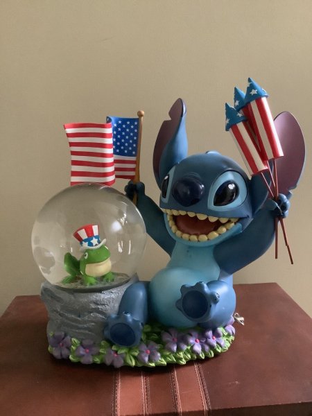 New ListingDisney Stitch Fourth of July Snow Globe with music rare