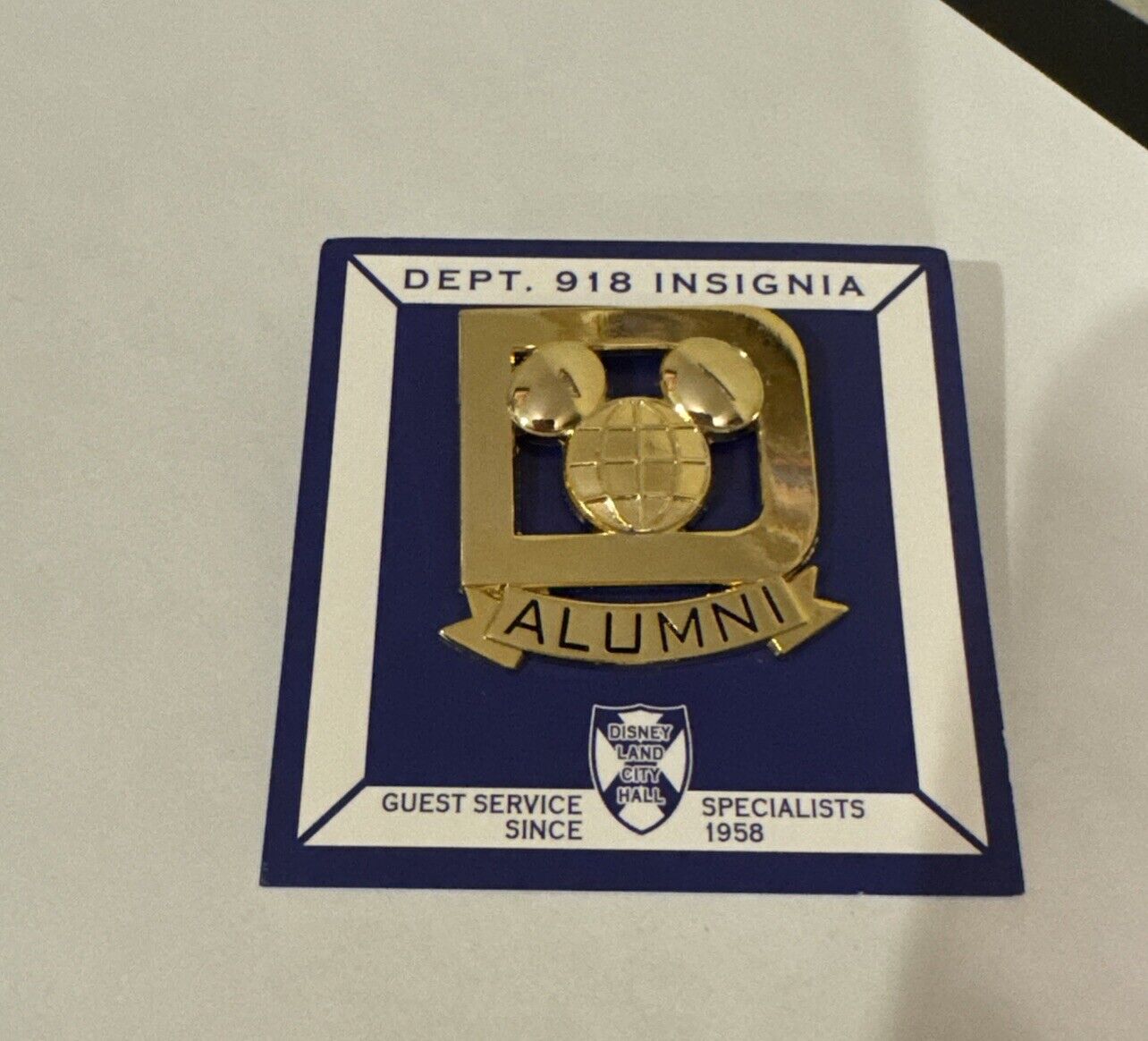 Walt Disney World - WDW Alumni Pin (Guest Relations/Tour Guide Pin Cast Member