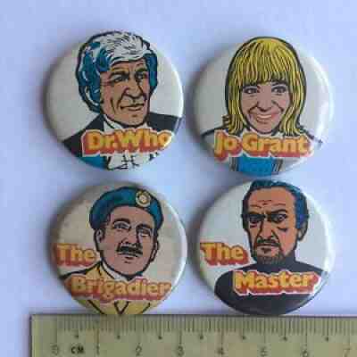 4x Rare Vtg BBC 1971 Kelloggs Sugar Smacks Doctor Who Character 32mm Pin Badge