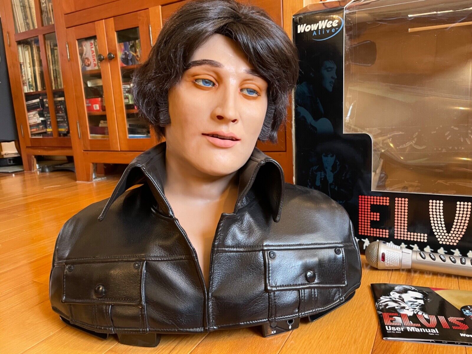 WowWee Alive ELVIS Presley Lifesize Robot Singing Talking Animatronic Bust Head
