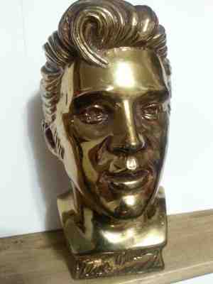 ELVIS PRESLEY GOLD PLATED BUST. 1961 ELVIS PRESLEY ENTERPRISES. 7". VERY RARE!!.