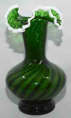 Fenton 11 1/4 In. Snow Crest  Emerald Green Swirl Scalloped Vase 3151-GS 1951-53