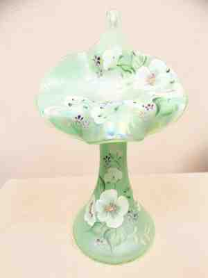 BEAUTIFUL HANDPAINTED SIGNED FENTON SATIN GREEN JACK IN THE PULPIT VASE # 518 