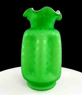 FENTON #1721 ART GLASS GREEN SATIN HONEYCOMB BUBBLE OPTIC 8 1/2