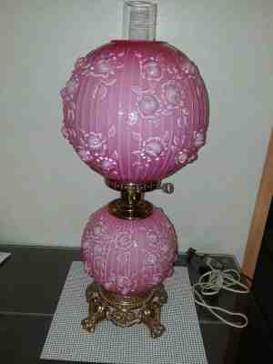 FENTON ART GLASS CABBAGE ROSE-ROSE OVERLAY DOUBLE BALL LAMP W/3 WAY SWITCH 1960s