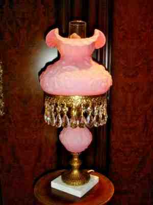 FENTON PINK COLOR POPPY CUSTARD GLASS FLOWER STUDENT LAMP