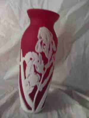 Fenton Kelsey Murphy And Robert Bomkamp Cameo Sand Carved Vase Iris