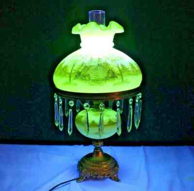 Fenton Glass 1976 #7412 Custard Hand Painted Log Cabin Student/Parlor Lamp 