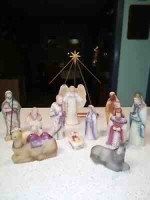 FENTON ART GLASS NATIVITY 