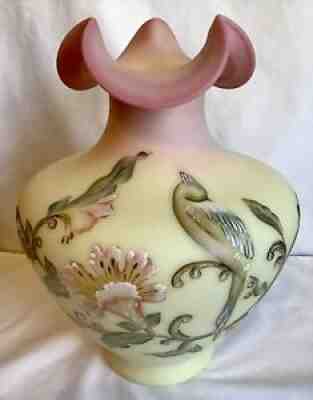 FENTON ART GLASS BURMESE QUEEN'S BIRDS VASE CONNOISSEUR COLLECTION 1996