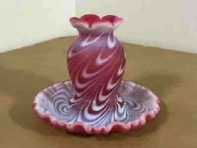 VERY NICE VINTAGE FENTON GLASS CRANBERRY FEATHER SWIRL RUFFLE RIM FAIRY LAMP
