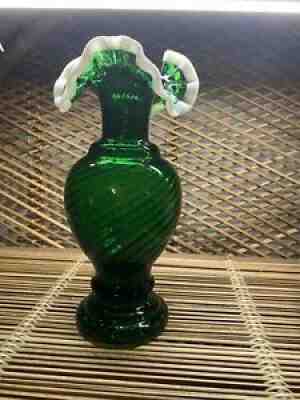 Fenton Emerald Green Snow Crest Ruffled vase shops Vintage