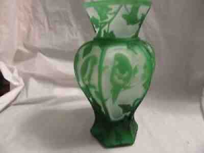 Fenton Cameo Vase By KelseyBomkamp 9''Tall Geen and White Parrot Excellent