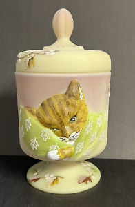 Chessie By Fenton Jar Moth/Lt. Grn Burmese Cat Hand Painted Marilyn Wagner-Mint