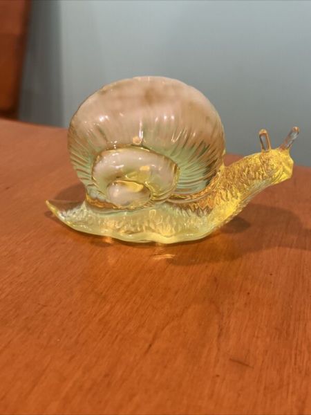 Rare Vintage Fenton Vaseline Glass Opalescent Snail Glows Beautifully 4 1/4”L