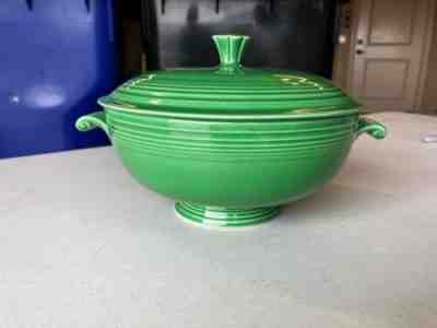VINTAGE FIESTA **MEDIUM GREEN** COVERED CASSEROLE AND LID, MINT, FIESTAWARE