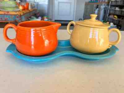 VINTAGE FIESTA INDIVIDUAL CREAMER, SUGAR BOWL, & FIGURE 8 TRAY FIESTAWARE *RARE