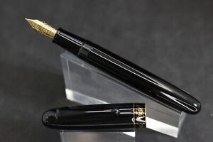 https://collectionhero.s3.us-east-2.amazonaws.com/fountainpen/3E0AAOSwZKVj8QnD.jpg