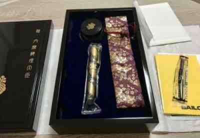 SAILOR Prime Minister Special Consolation "Sakura-Nagare" Raden Makie Nib M 21K