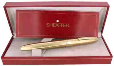 SHEAFFER LEGACY BLACK LAQUE FOUNTAIN PEN 18K MED NIB NEVER INKED NOS