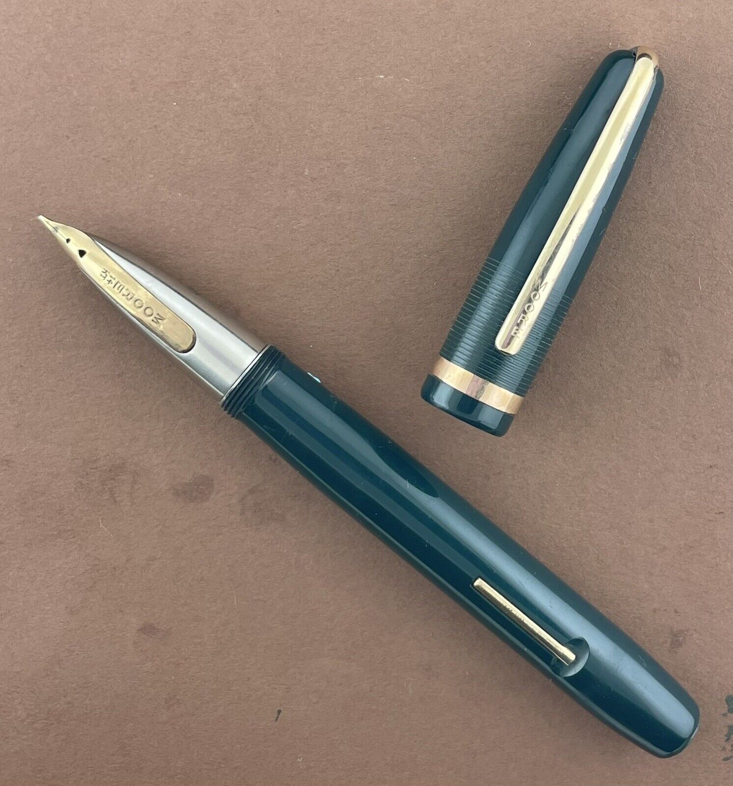 Moore Green Fingertip Fountain Pen ~ Space Age ~ Looks Great ~ New Sac