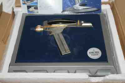 STAR TREK  PHASER 30TH ANNI.  FRANKLIN MINT UNUSED IN  INSERTS W/ SHIPPING BOX 