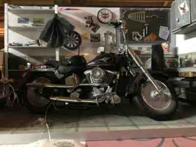 Harley Davidson 1998 Fatboy Motorcycle And Garage Diorama Made By Franklin Mint