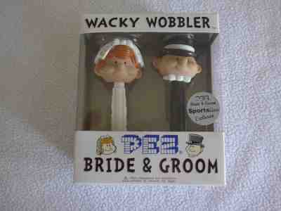 NEW 2003 RETIRED PEZ BRIDE GROOM WACKY WOBBLER BOBBLEHEAD FUNKO