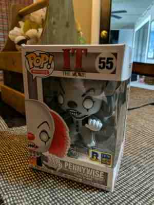 IT - Pennywise 1990 B & W Rhode Island CC Exclusive #55 Funko Pop! + Protector