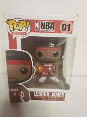 A7-FUNKO POP NBA 01 Lebron James Miami Heat RARE In POP PROTECTOR