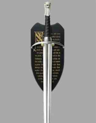 GoT Collectible Items: Longclaw Sword + George Martin & Three-Eyed Raven Figures