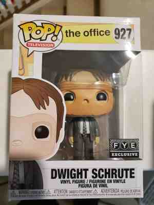 FUNKO POP THE OFFICE DWIGHT SCHRUTE CPR MASK FYE EXCLUSIVE VINYL FIGURE IN HAND!