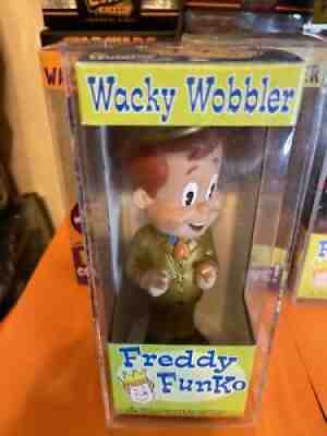 FREDDY FUNKO GOLD SUIT 2002 WACKY WOBBLER 48 MADE RARE GRAIL! FUNDAYS