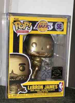 Lebron James Gold Vinyl Figure SELimited Edition. 2023 Friends & Family released