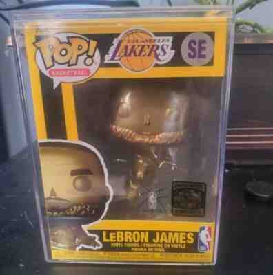 FUNKO POP! SE- limited edition lebron James, gold, only 200 made - still in case