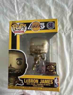 Lebron James Gold Vinyl Figure SELimited Edition. 2023 Friends & Family released