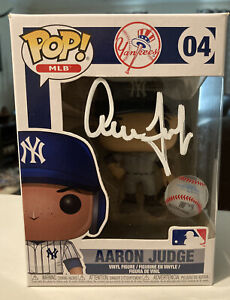 Aaron judge signed Funko POP “Fanatics  SIGNATURE EXCLUSIVE Auto