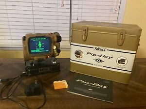 ThinkGeek Fallout 4 Pip-Boy 3000 Deluxe Edition Bluetooth COMPLETE Limited Rare